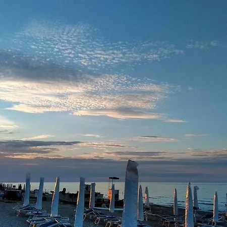 Se008 - Senigallia, Bilocale Sul Mare Con Inclusa Daire